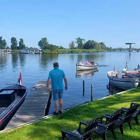 Recreatie Aan De Vecht, Hooibergje 3, * Weesp